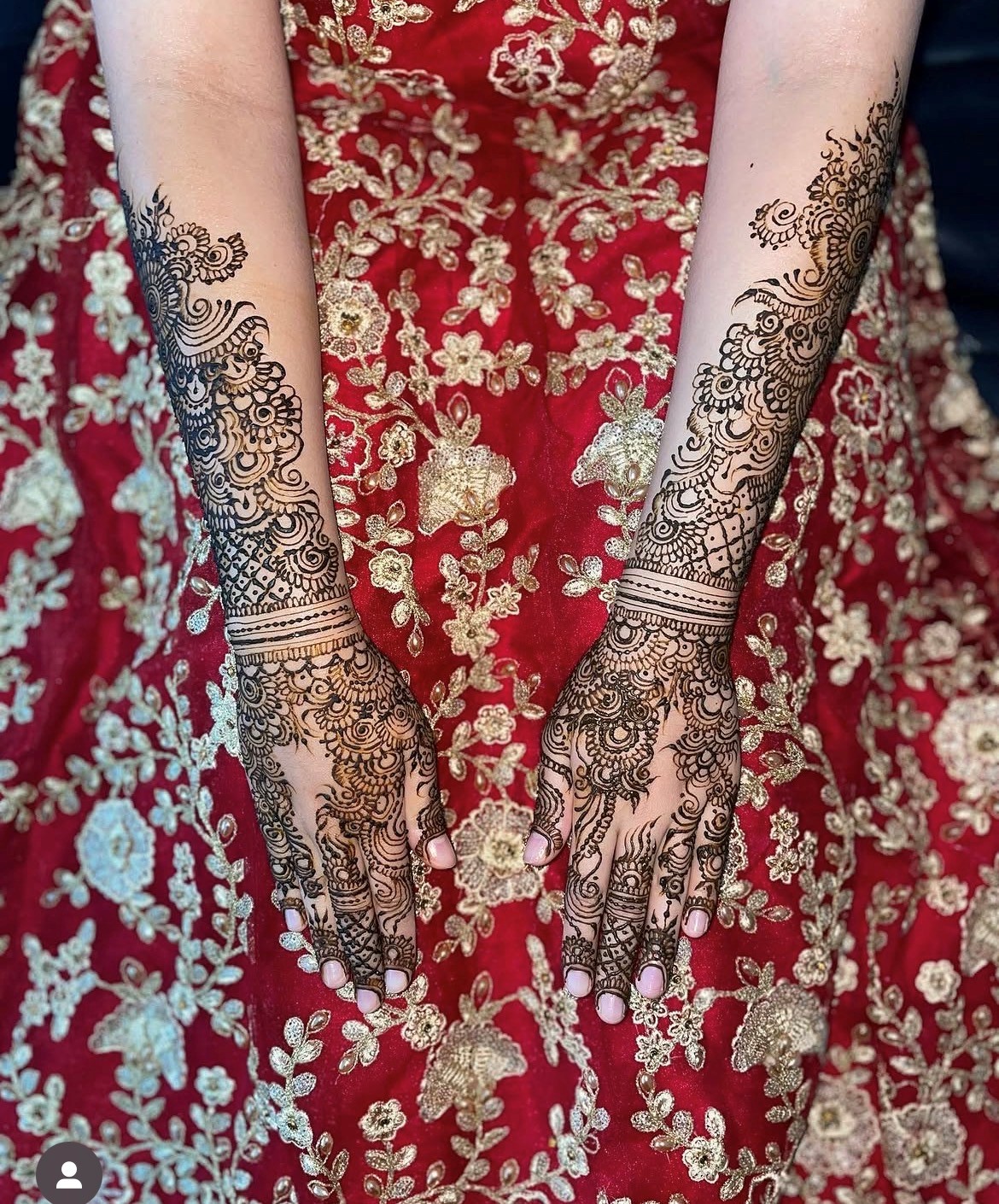 Mehndi being carefully applied